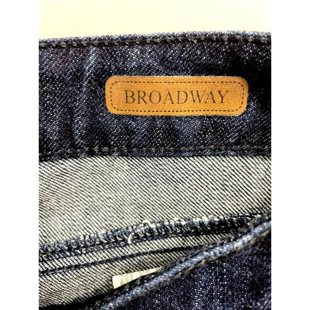 Nine West Women's Jeans Size 6 Straight Leg Dark wash denim broadway style